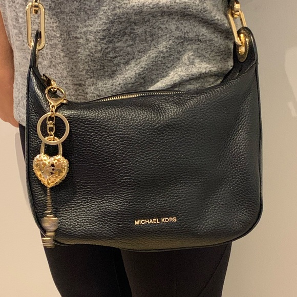 MICHEAL KORS BLACK PEBBLE LEATHER BAG WITH GOLD HARDWARE AND CHARM - Picture 3 of 16